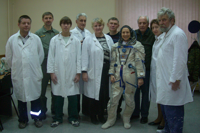 Esther Dyson wearing a spacesuit posing with a group of training personnel in Russia